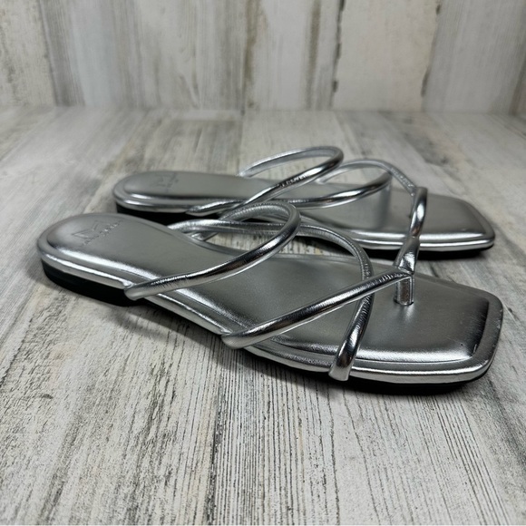 New Marc Fisher Fiada 2 Square Toe Faux Leather Thong Sandal In Silver #659 - Picture 4 of 7